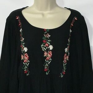 American Eagle, Black w/ebroidery blouse, Size M